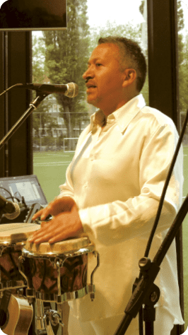 Paul Lovato (Ecuador)::Background Vocals, maracas paul lobato sabor latino